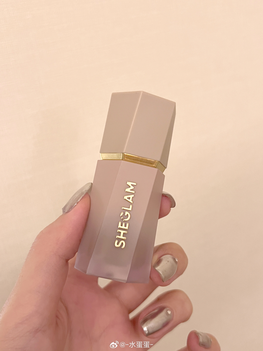 4. 立体轮廓魔法棒：Sheglam 液体修容棒