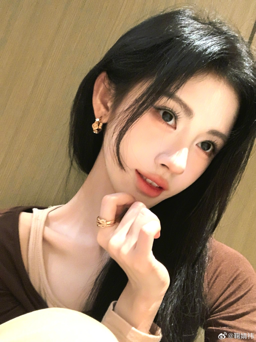 鞠婧祎