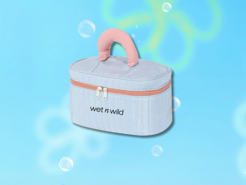 消费满 RM60 即赠「软fufu化妆包」（数量有限，送完为止）