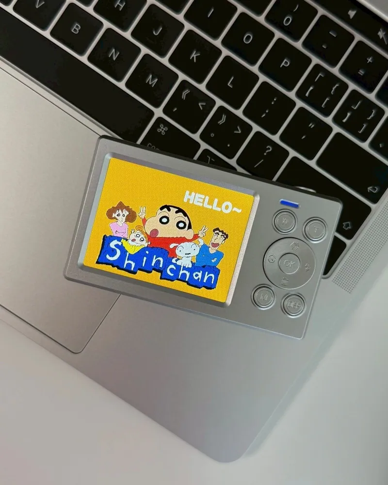 蜡笔小新双萤幕CCD相机