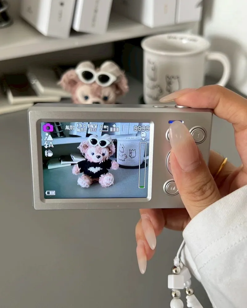 蜡笔小新双萤幕CCD相机