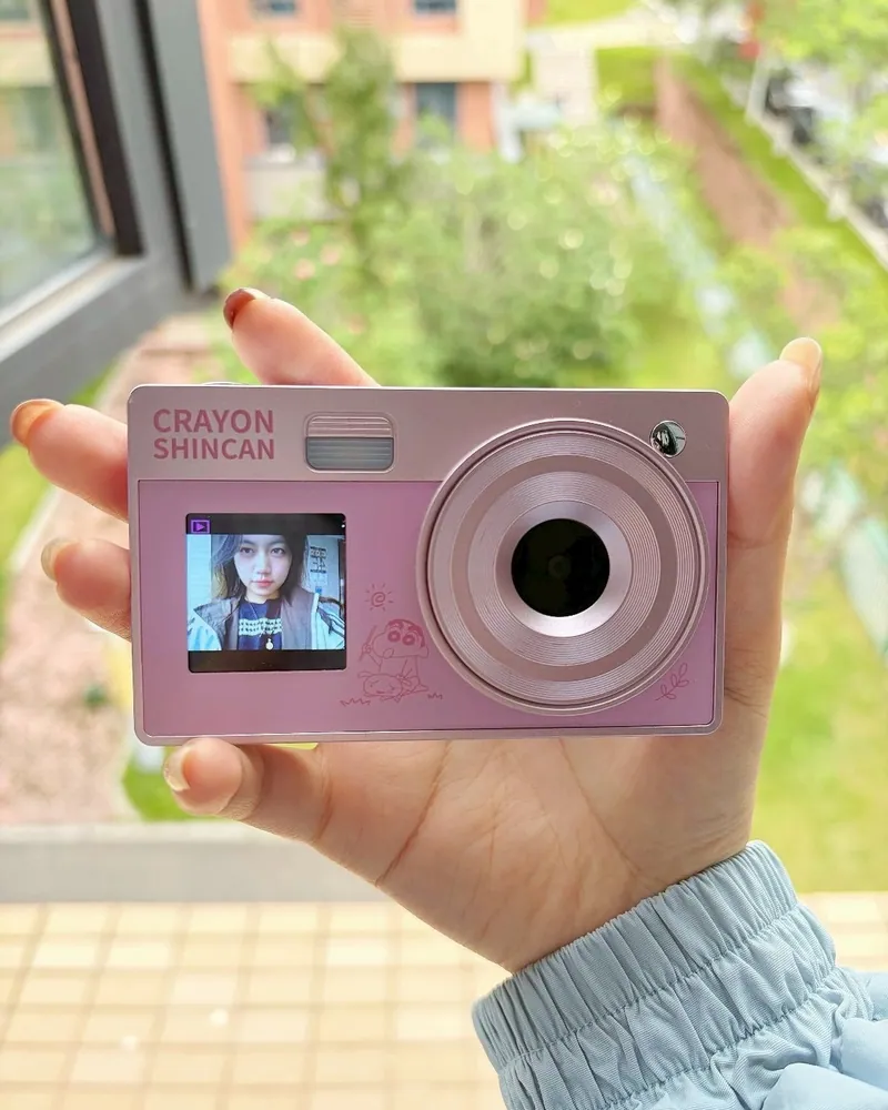 蜡笔小新双萤幕CCD相机