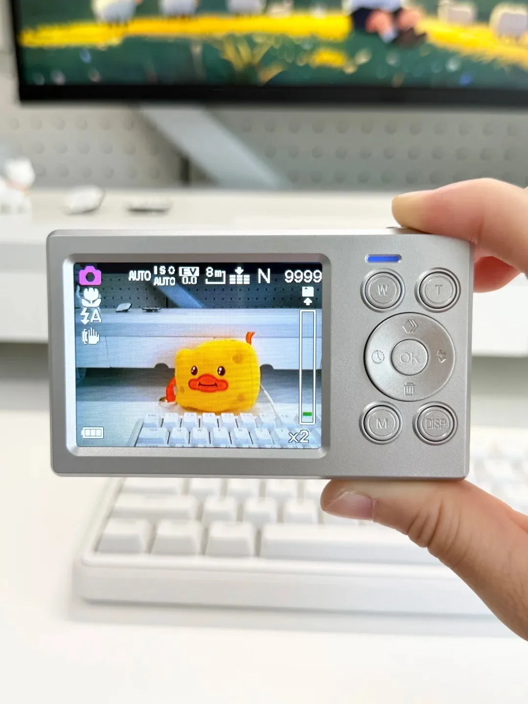 蜡笔小新双萤幕CCD相机