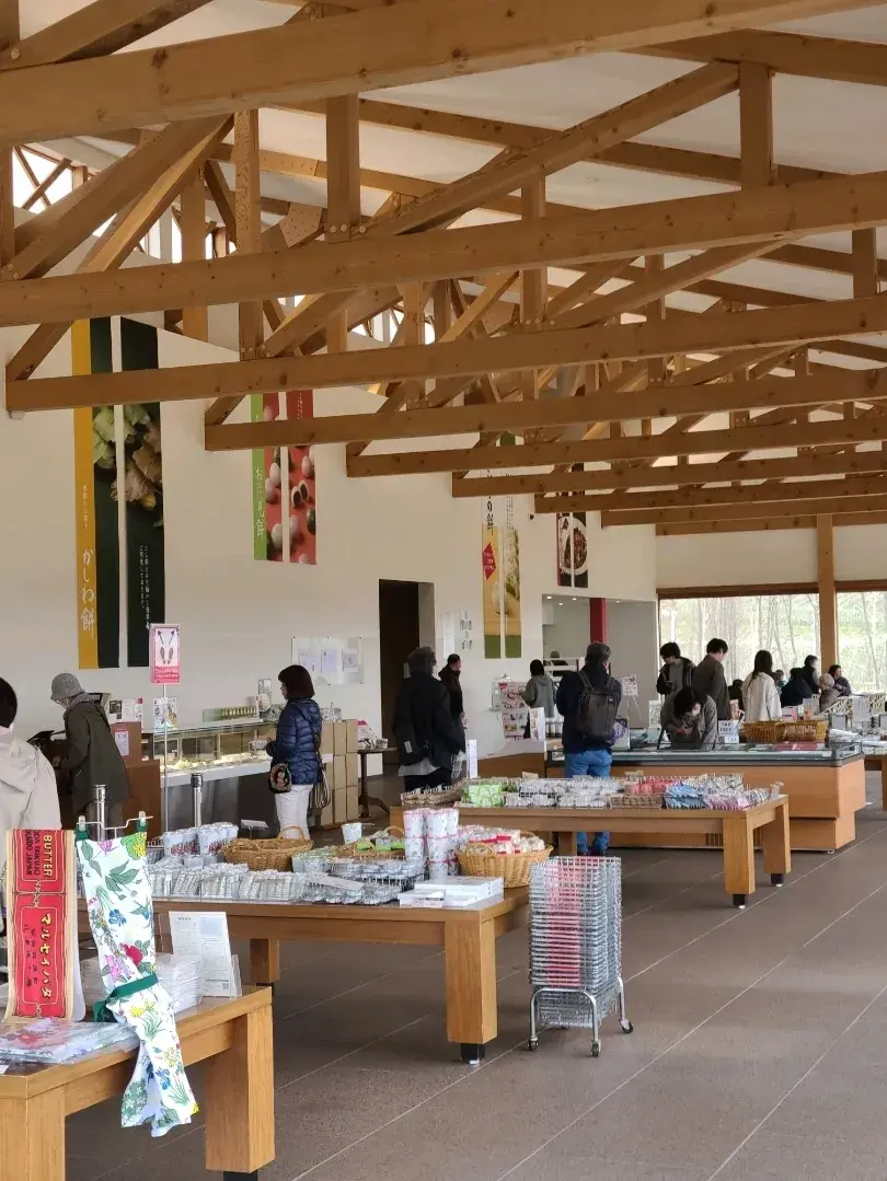 六花亭富良野店 | 葡萄园景致下的下午茶