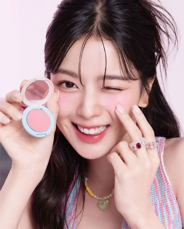 6种不同脸型（方脸、方圆脸、倒三角脸、圆脸、长脸、菱形脸）的正确腮红画法