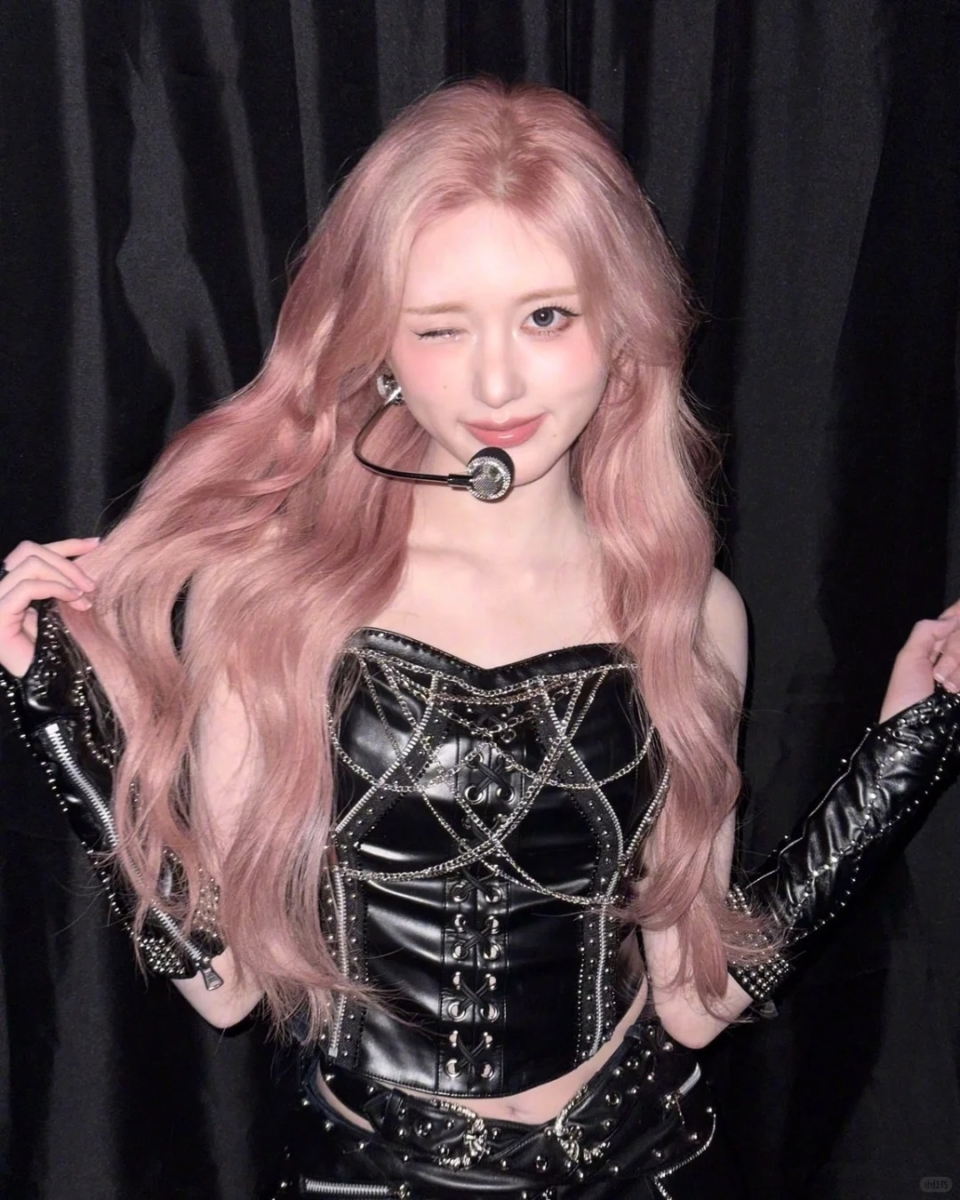 IVE金秋天Gaeul同款蜜桃樱花粉发色，显白甜美粉发造型