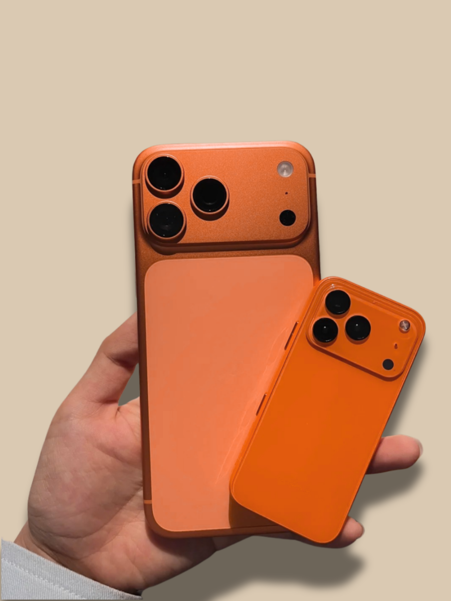 迷你 S17 Pro Mini 宇宙橙手机与 iPhone 17 Pro Max 真机对比，一大一小非常可爱