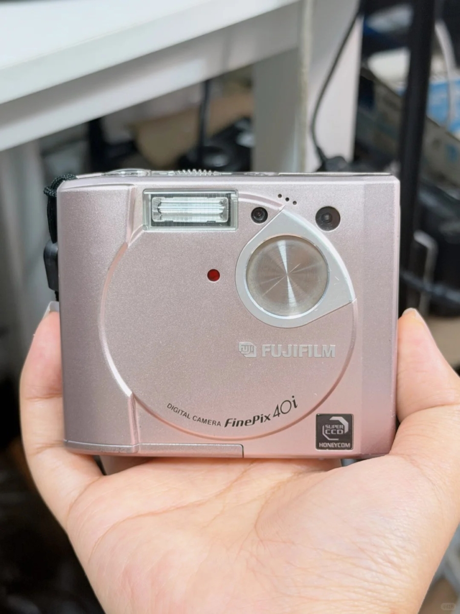 Finepix 40i：金属质感的全能选择