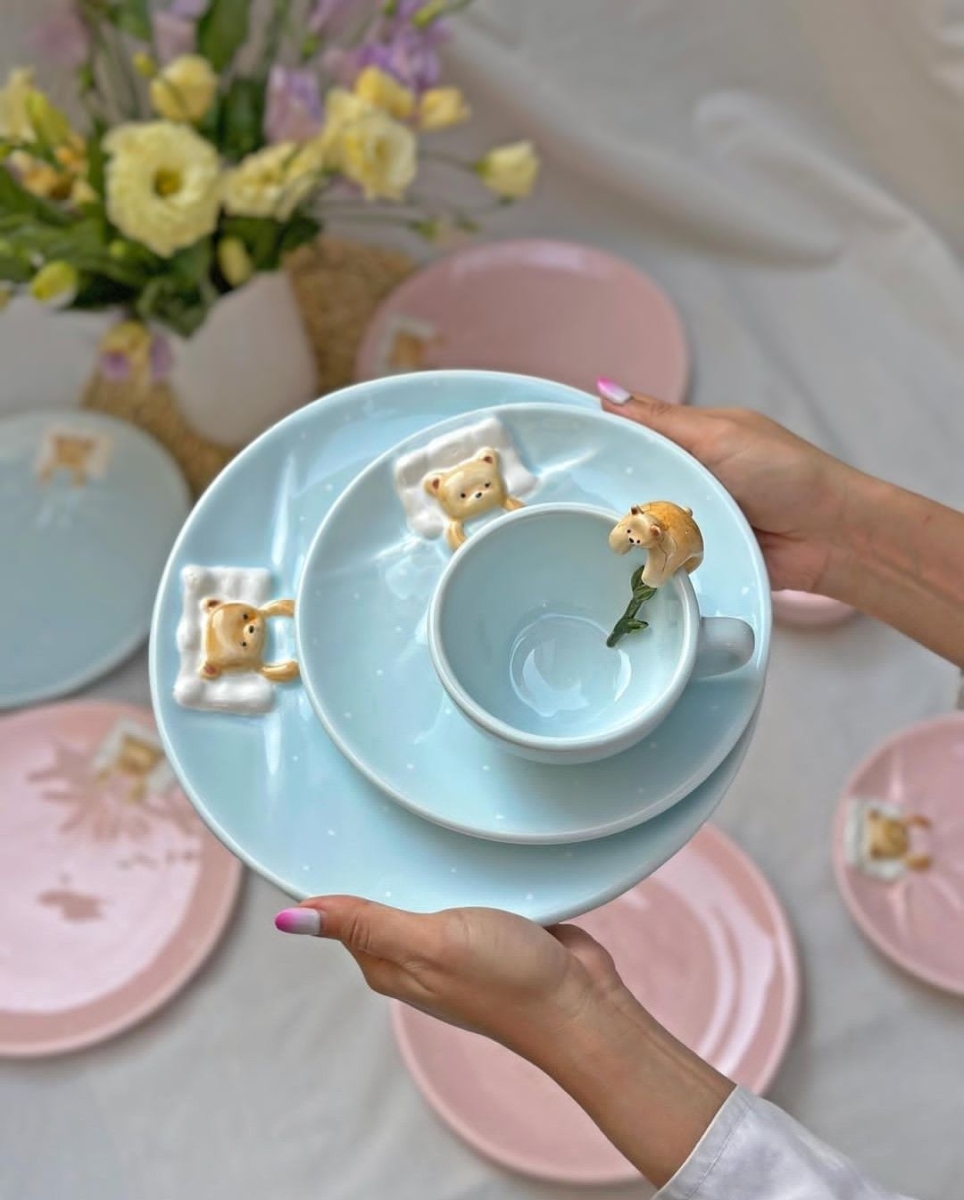 丹麦：在邻居家门口摔盘子