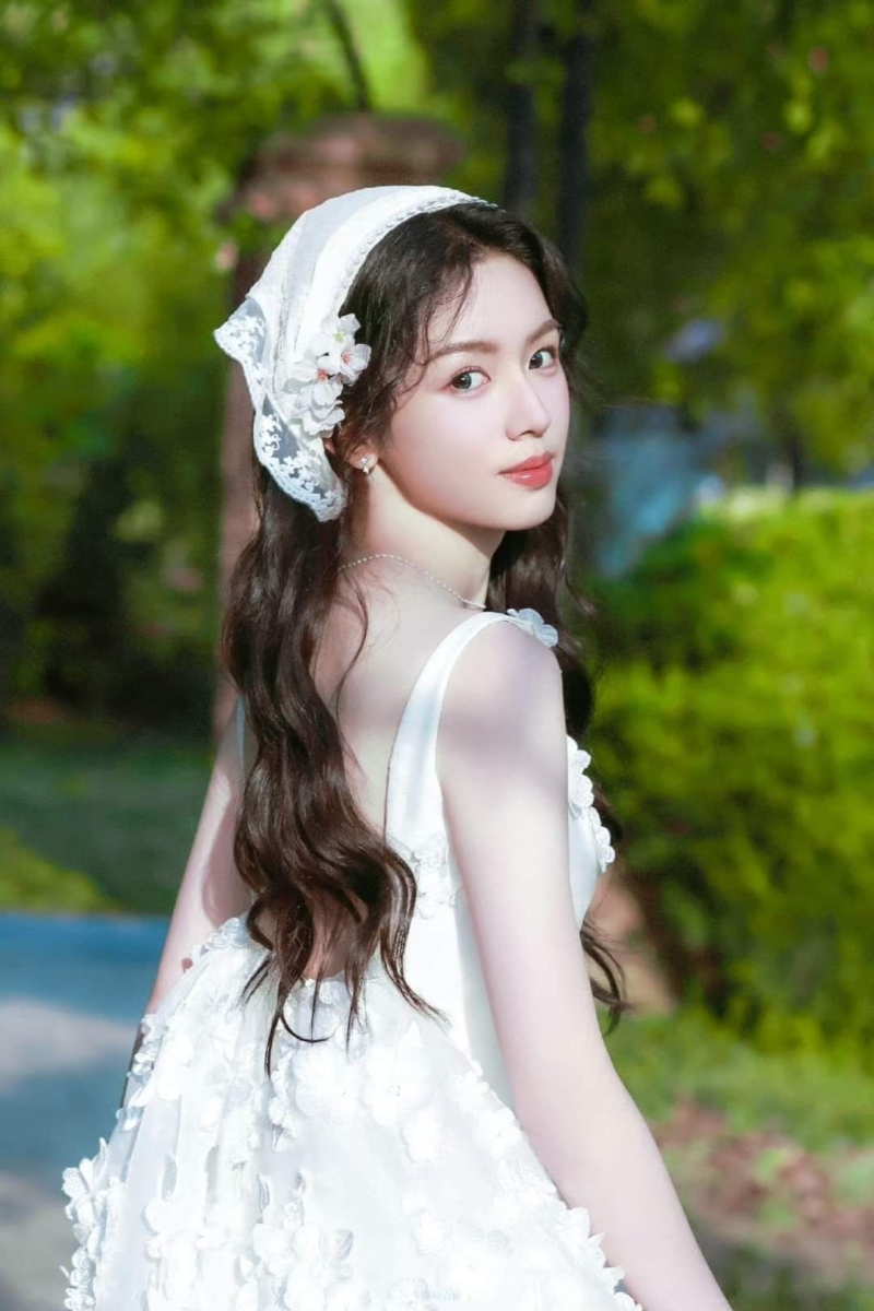 飘逸的长裙摆与宽松版型