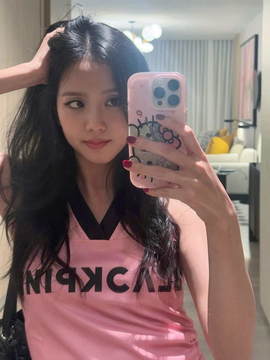 Jisoo x Hello Kitty 联名真的来了！