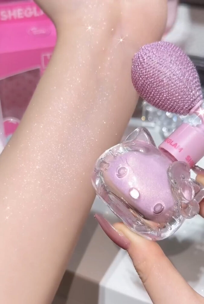 一喷自带 Kitty Glow 粉色细闪仙气值拉满