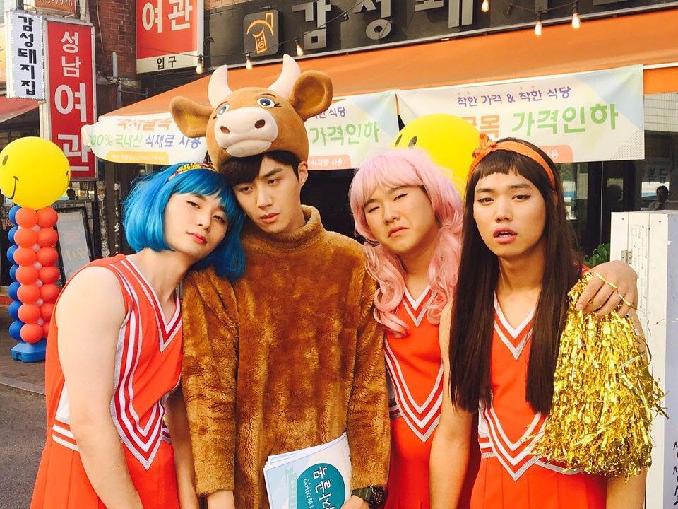 在正式进入影视圈之前，金宣虎早已是韩国话剧界赫赫有名的「偶像级别」人物