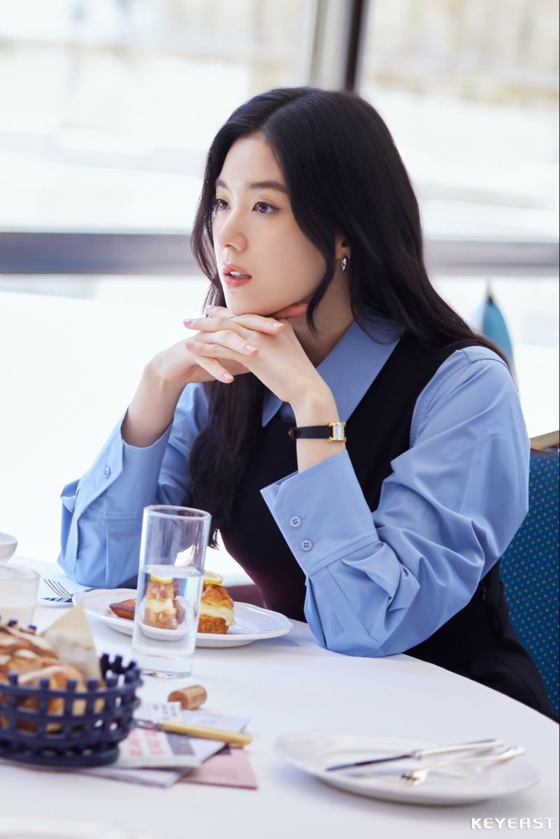 语速慢一点，配合“腹式呼吸”稳住气场