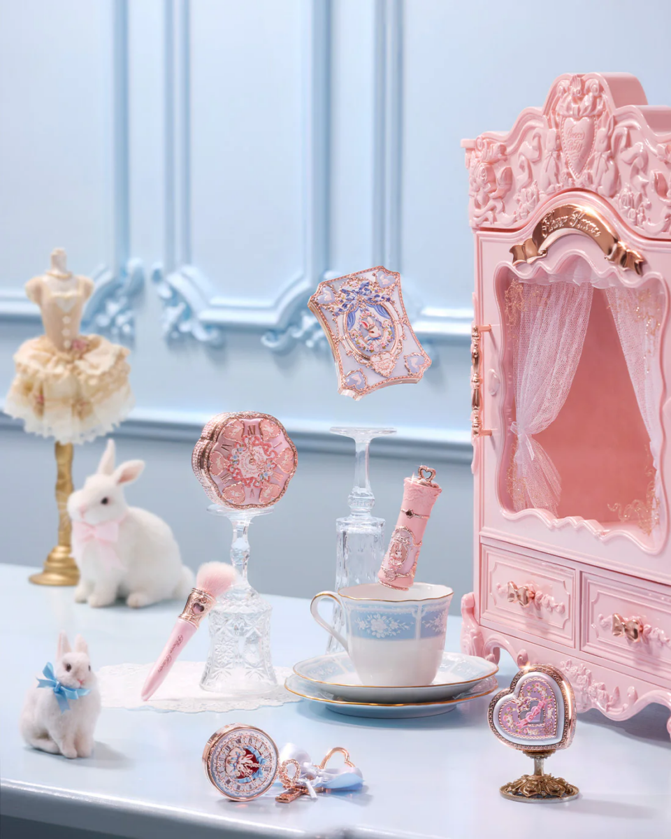 浪漫典雅的法式洛可可风，整个设计灵感汲取自古董首饰盒