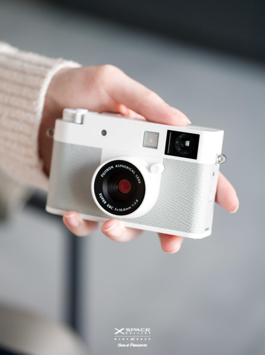 Fujifilm X half 雪白版