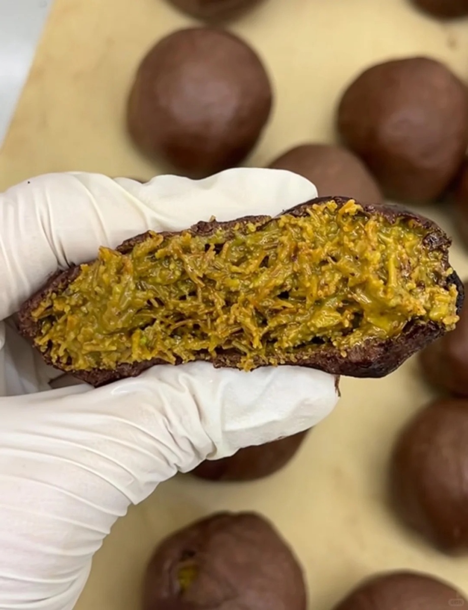 外酥内软的口感，还带有坚果香气令人沦陷