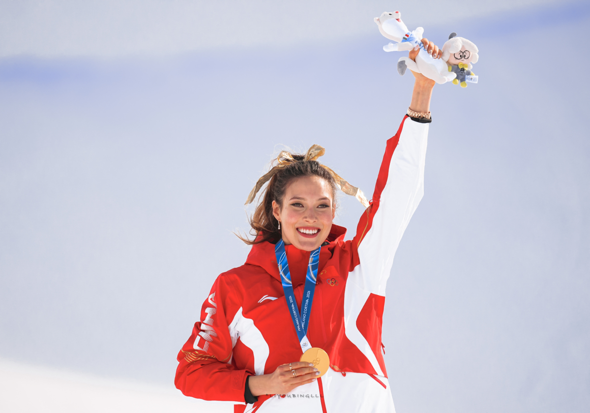 谷爱凌卫冕冬奥冠军，年仅22岁