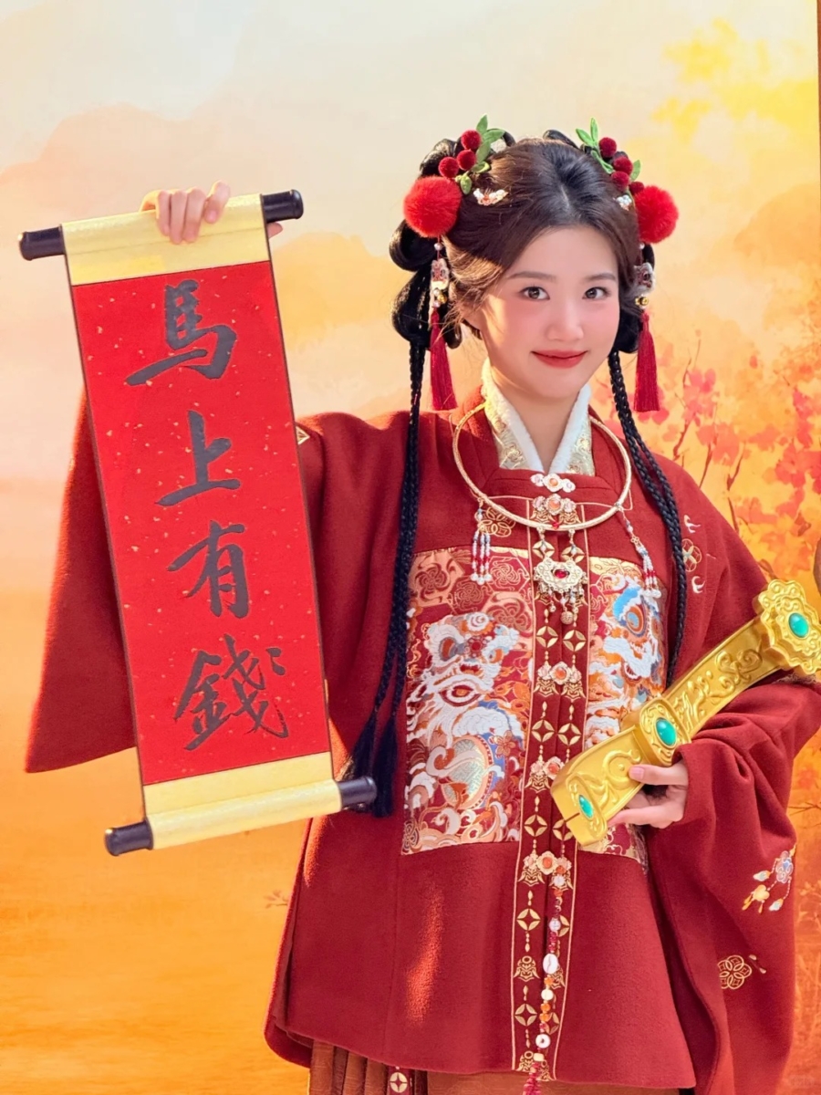 立春存钱，象征着将春天的勃勃生机引入财富之中