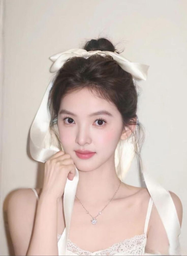 🌙 选 B 最多的你：自带仙气的“白月光”女神