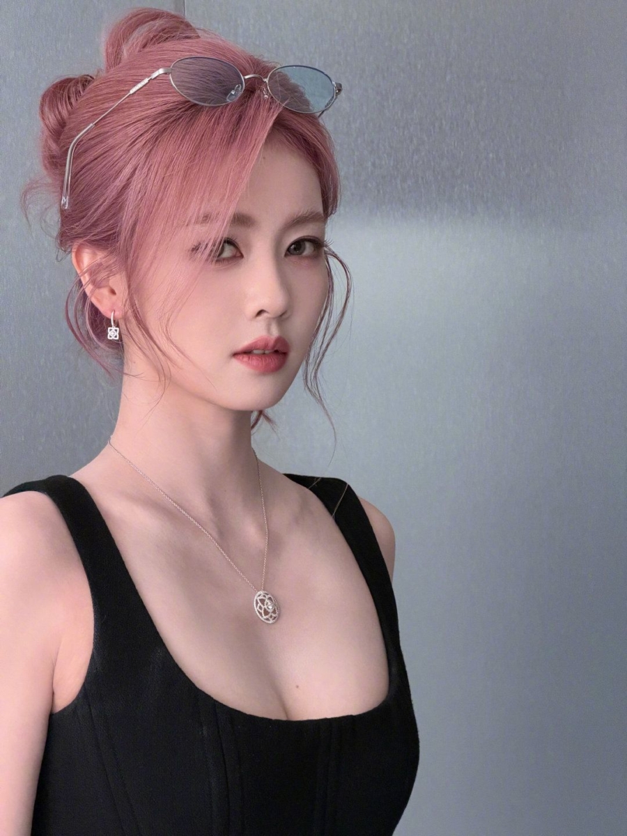 请立刻开启最高级别的防御机制，火速远离他们！