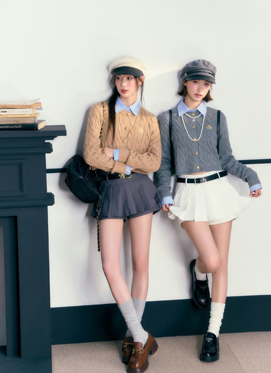 以经典的黑、白、灰作为基础底色