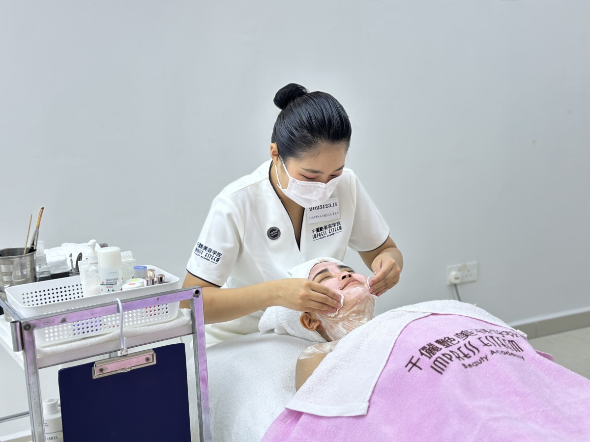 美容业早已进阶到了高科技与专业手法结合的「大健康管理」领域，是真正能陪你一辈子的「黄金手艺」