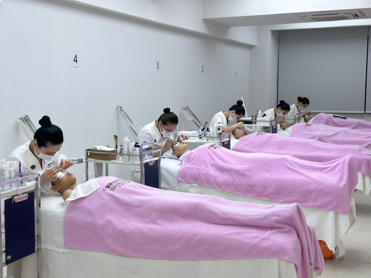 作为政府认证的技职中心，学生可以申请 「PTPK 政府教育贷款」来减轻高达 95% 的学费负担