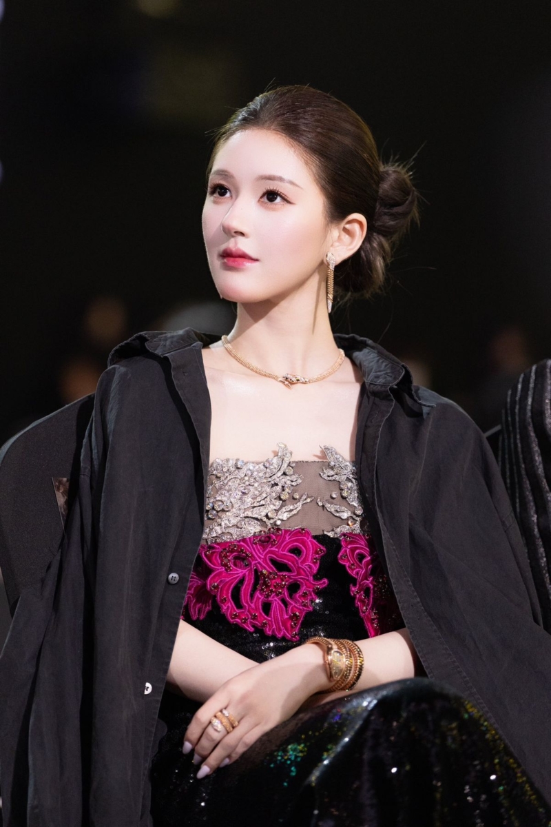 🔥 选 A 最多的你：气场全开的“红底鞋”女王