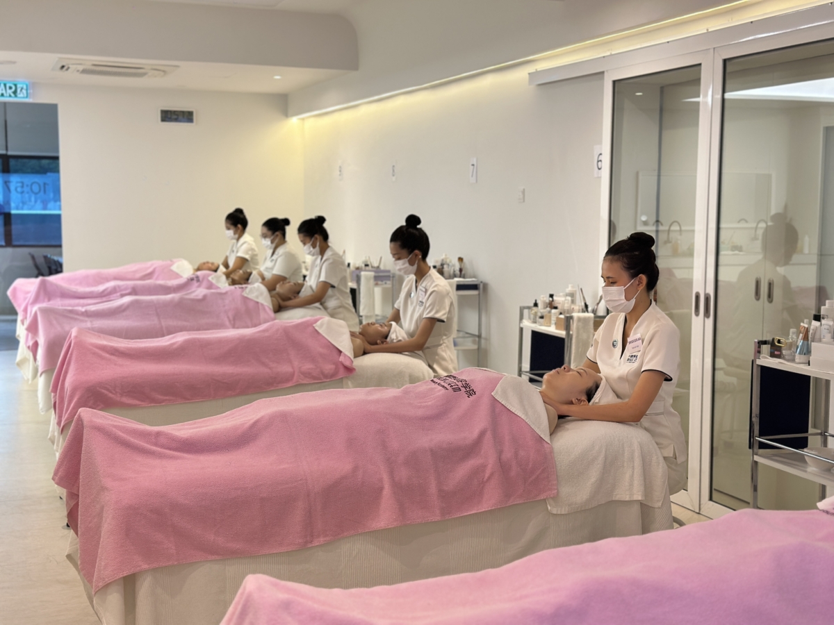 千儷艷美容学院不仅是一所提供国际水平培训的顶尖学府，更是你一毕业就具备全球就业竞争力的梦想起点