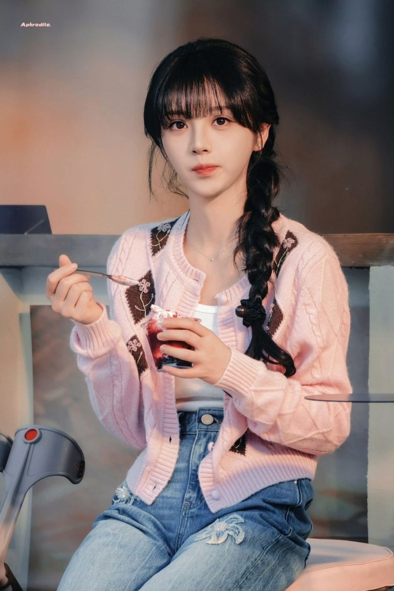 清新可爱“兔系长相”：青春无害的代名词