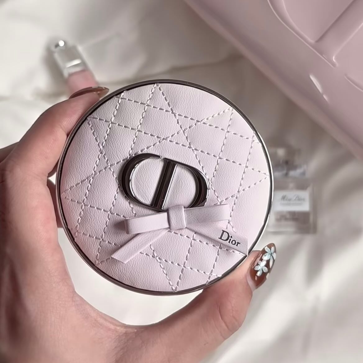 精致蝴蝶结细节，点亮公主梦幻感