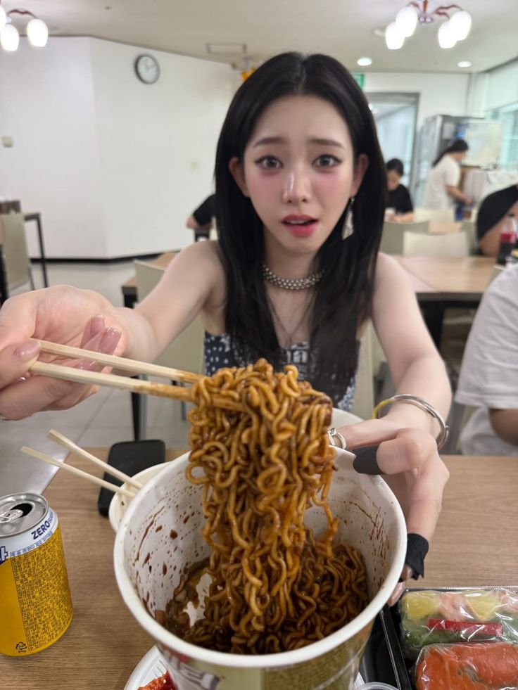 结果 C 最多：【压力型肥胖】—— 情绪气球人