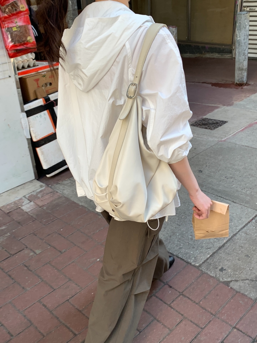 韩女穿搭5件套：04 柔软系大容量包包 | 提升松弛感