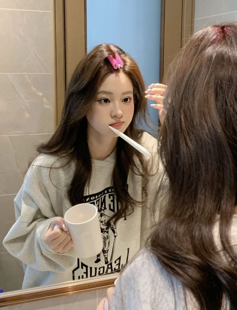 3. 照镜子时，你最想消失的部位是？