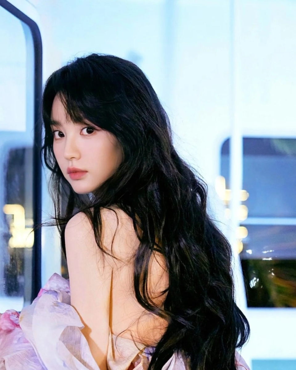 田曦薇同款发色：蓝黑色 | 仙气飘飘的“逃跑公主”