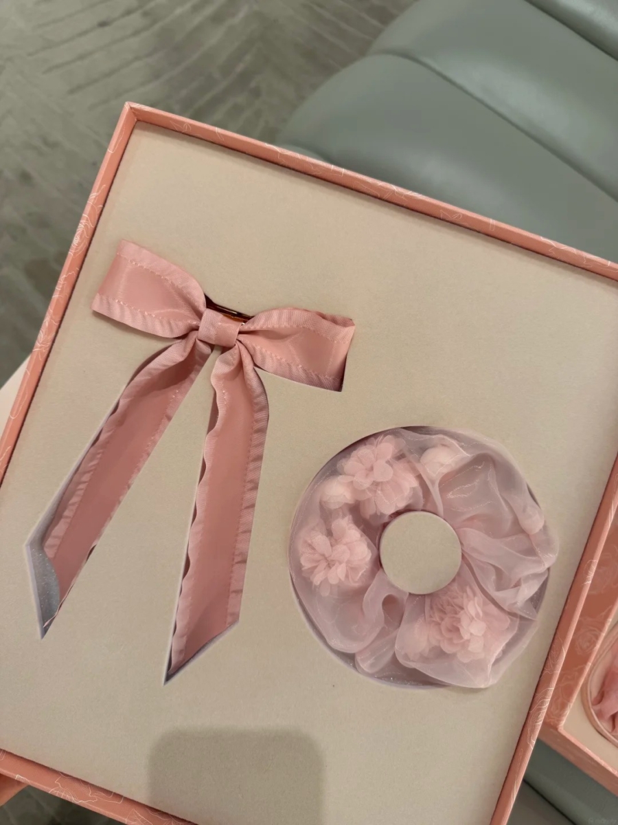 浪漫加码！配套梦幻粉色发饰