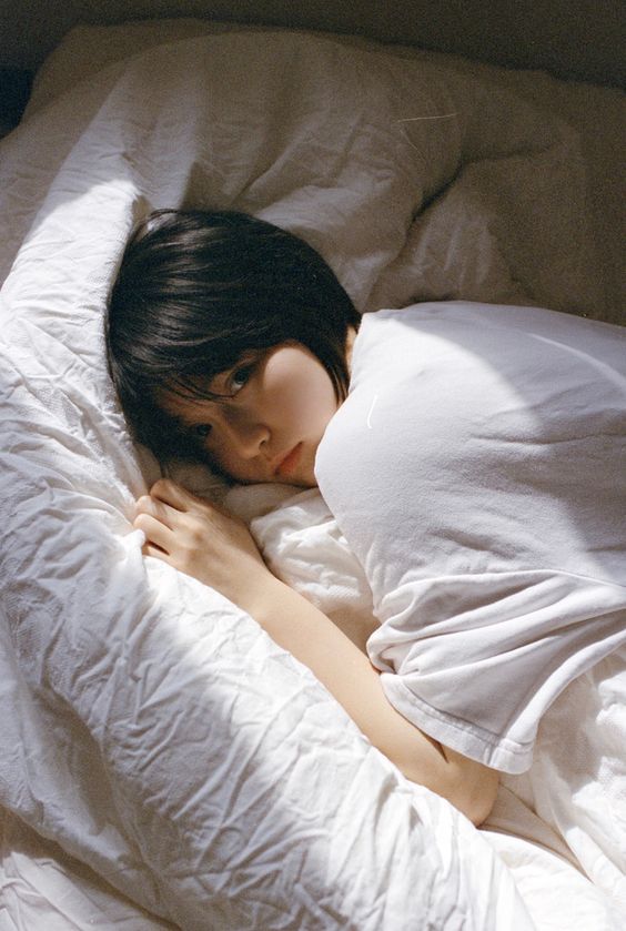 光线与褪黑素：生理上的“睡眠开关”
