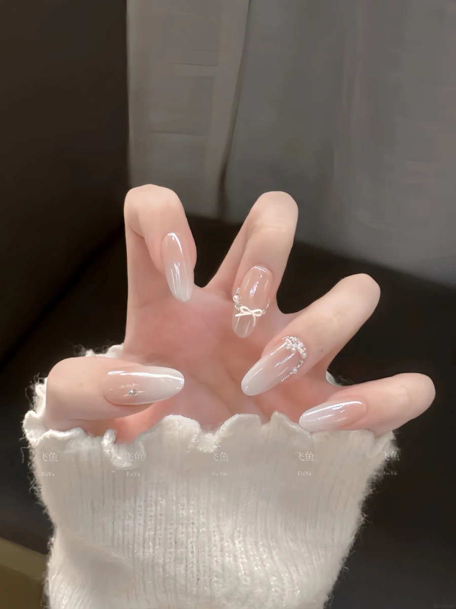 纯白花嫁蝴蝶结海莉甲