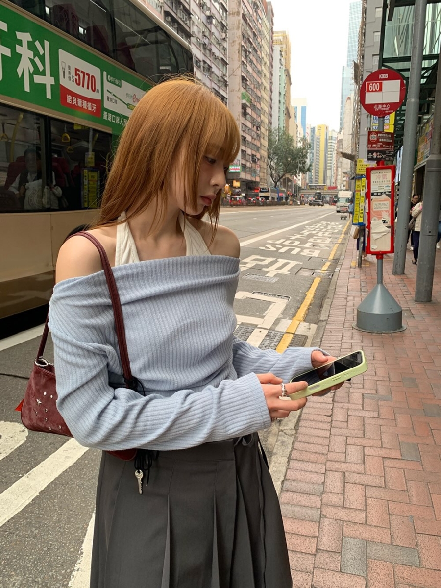 05/ 一字肩露肩装：锁骨线条的“清凉杀”
