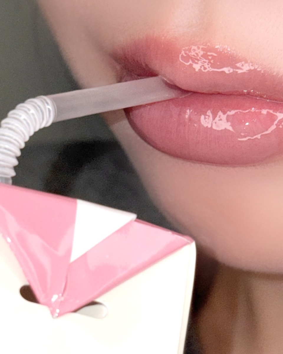 上嘴淡雅高级，还原妈生唇温润质感
