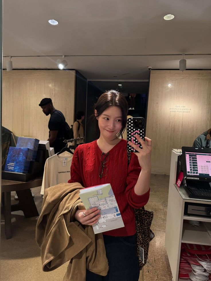 Q10：当面对生活中不可避免的纷争与社交压力时，你潜意识的防御姿态是？