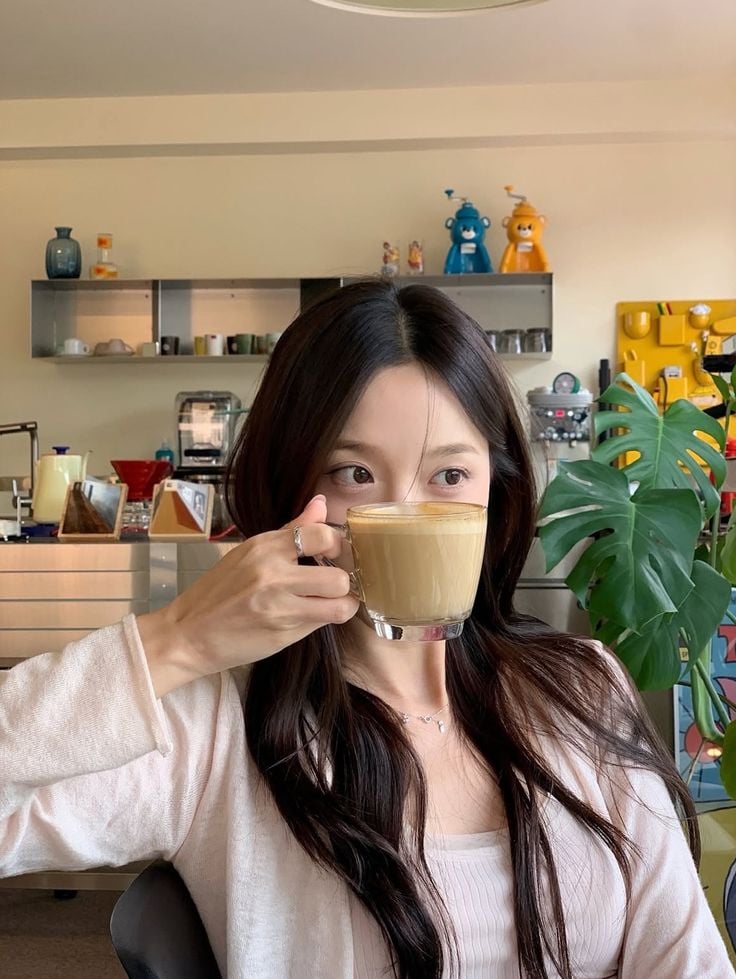 8.走进一家新开的疗愈风奶茶/咖啡店，看着菜单上的特色新品，你直觉最想点哪一杯？