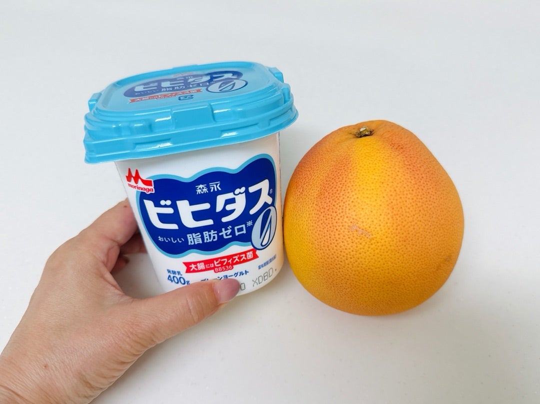 “芭蕾舞者的宵夜”准备食材：红心西柚 1 个、原味无糖酸奶 约 400g