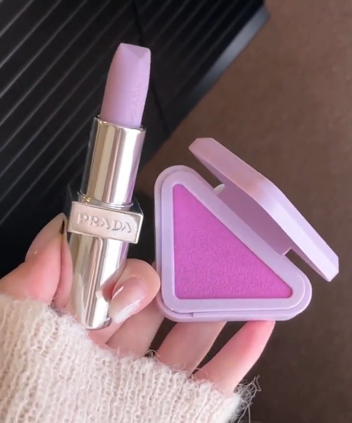PRADA 新品——P003零度紫唇膏 & P36一点紫在腮红膏