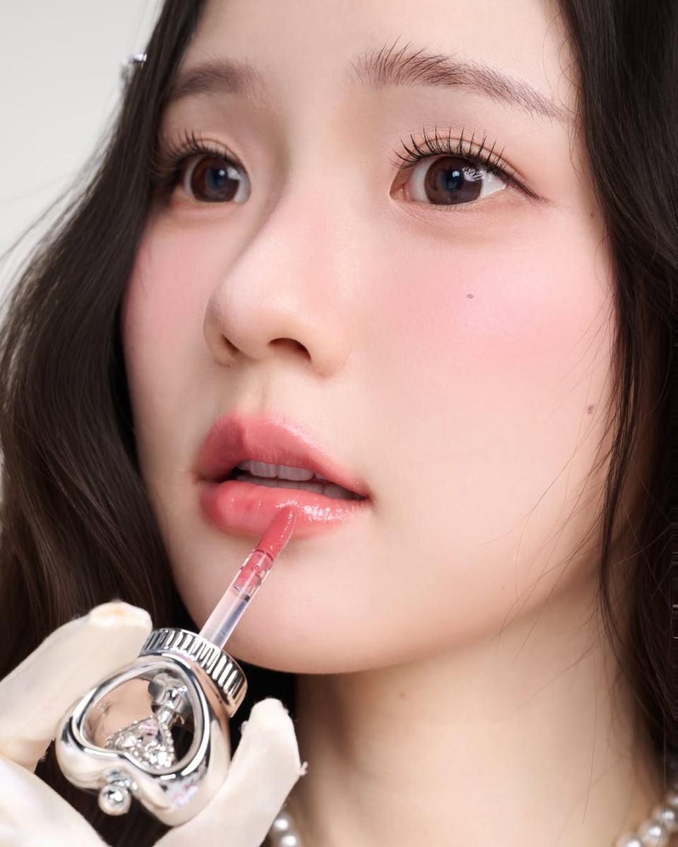 打造晶莹嘟嘟水光唇！高保湿成分提供滋养